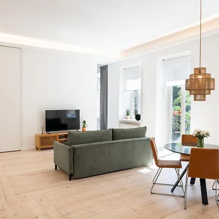 Spacious & Cozy Close To Old Town *