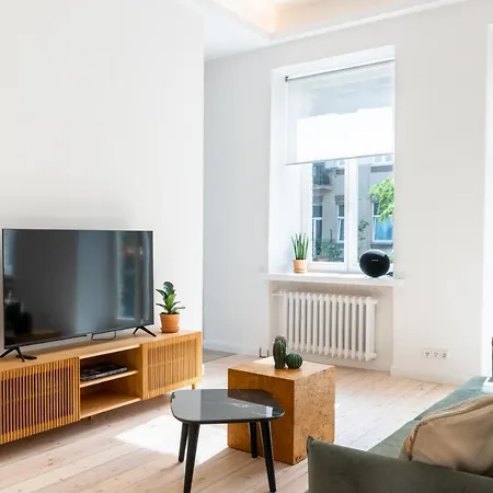 Spacious & Cozy Close To Old Town Апартаменты *