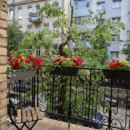 Spacious & Cozy Close To Old Town Апартаменты